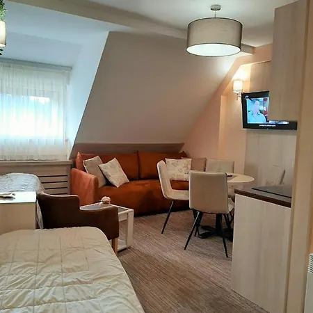 Select Lux Angella-konaci *