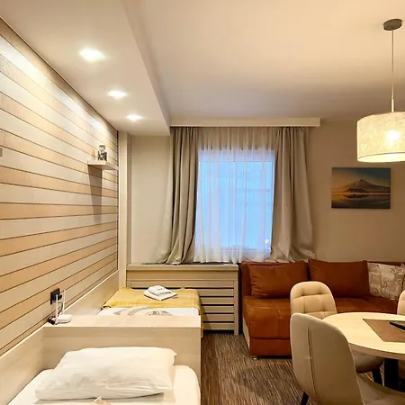 Select Lux Angella-konaci