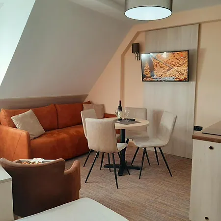 Select Lux Angella-konaci