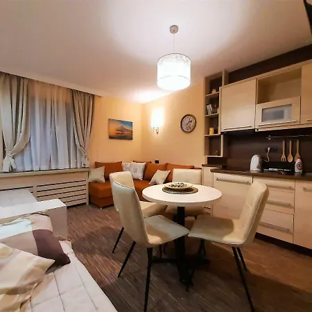 Select Lux Angella-konaci